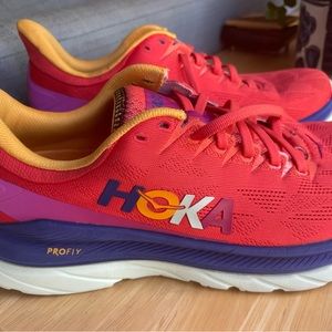 Men’s HOKA One One Mach 4 Running Shoes. Size: 9.0 D. Color: Fiesta.